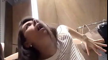 Novinha Perfeita Usando Vibrador No Provador