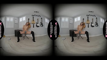 Solo Babe, Luna Wulf Is Using A New Vibrator, In Vr