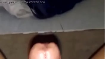 Nửa đ_m dì nứng lồn mò phòng bú cu