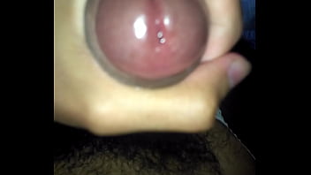 Batendo Uma Punheta Escondido