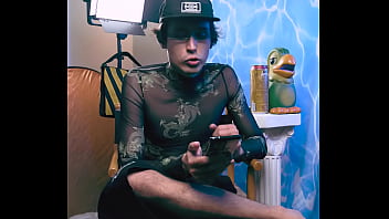 Novinho Afeminado Fofo No Cenario Pc Music No Grindr Vendo Rola Piroca Cu Punheta