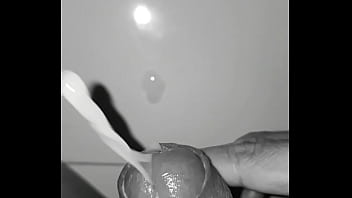 Cumshot and slow motion (s816)