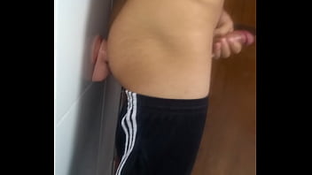 Novinho Femboy Gozando Com Consolo