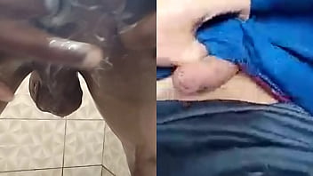Tomando Banho E O Safado Na Punheta
