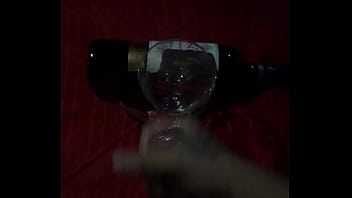 Enchendo A Taça De Leite