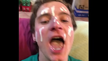 Fetisch Würstel Saugen Und Sperma Auf Dem Gesicht