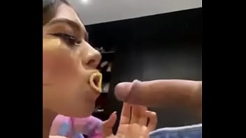 Mi Vecina Me Chupa La Verga 1/2