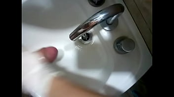 Mi Mujer Me Pajea - handjob, acabada, leche - Video 2301402