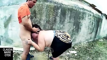 A Esta Pareja De Gordos Les Gusta Correrse En Las Paredes De Los Parques