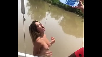 Primero Aguita En Las Tetitas