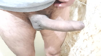 Pajeándome Un Poco En El Baño