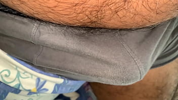 Tem Alguma Coisa Pulando Dentro Da Cueca