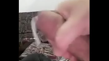 Marrano Chillón Se La Jala Y Se Corre A Chorros Para Mí