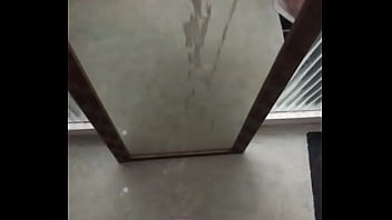 Gozando No Espelho - leite, gozando-na-punheta - Video 2368634