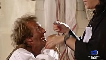 Elodie, Soubrette Très Sexy, Aime Avoir Une Grosse Bite Pour Elle