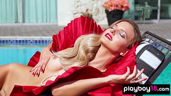 Classy Skinny Beauty Amanda Booth Reveals Her Natural Shapes Outdoor