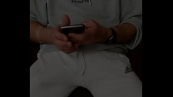 Gio Si Eccita Al Telefono...