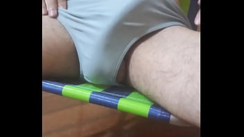 Novinho Dotado Brincando Sozinho. Alguem Para Ajudar?