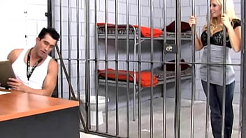 Bigtits Blonde Babe Arrested