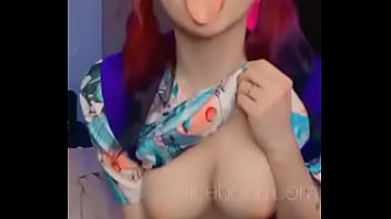 Alicebong Juega Con Sus Enormes Pechos Completo -_