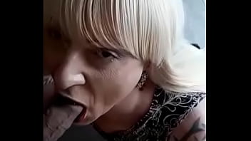 Vizinho Vem Sempre Mijar Na Minha Boca No Início Do Dia! Esse Macho Mija Muito Gostoso!!!