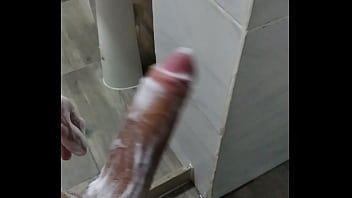 En el baño - espuma, verga, pija-grande - Video 2300393