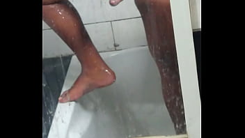 Gordinho Novinho Lavando A Rola Grossa