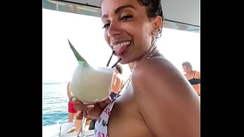 Anitta - Bunda Suculenta