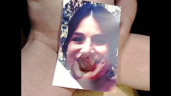 Versaute Schlampe Lutscht Meinen Schwanz Und Bekommt Die Sahne Ins Gesicht Gespritzt