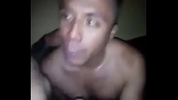 Chavabloguer Come Verga Y Le Dan Mecos En La Cara