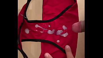 Bắn tinh l_n quần lót Tuky