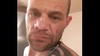 Me Showing More Of Me, Axelschasen