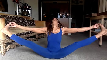 Ginger Moisther Tease You In Blue - Lay Down Comedy! Nipples, Smiles, Try To Lick Myself.