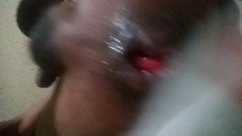 Disfrutando Un Dildo