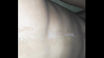 Novinho Punhetando Até Gozar Em Seu Corpo