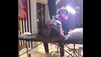 Annita Tatuando O Cuzinho