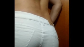 Me Pruebo El Shortcito Blanco De Mi Señora Que Tanto Le Gusta Usar Por El Barrio