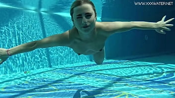 Hot Us Blondie Lindsey Cruz Swims Naked In The Pool