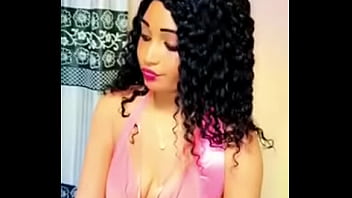 Une Petite Chaude Et Excitée Impatiente D_un Gros Penis