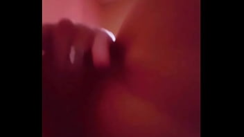 solita en casa me mojo toda!!!!!