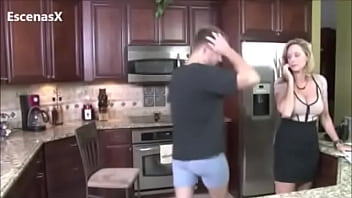 Otra Vez Mamá Regresa Para Ser Follada