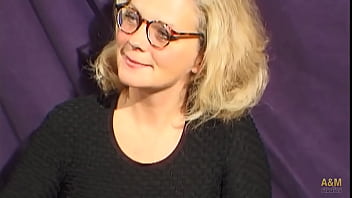 La Mami Caliente Con El Coño Peludo, Se Folla A Sus Amigos.