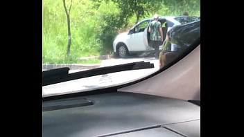 Novinho Dando Uma Mijada No Estacionamento Do Trabalho