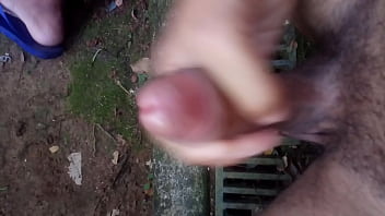 Ao Ar Livre é Bom Pegar No Pau Duro Pra Gozar