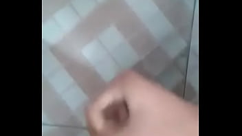 Joven Se Viene Leche Calientita