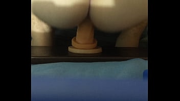 Enfiando O Dildo No Cuzinho