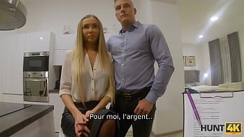 Hunt4k. Une Jeune Fille En Costume Strict Et En Lingerie Sexy Montre Ses Compétences Sexuelles