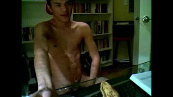 Ai muá__n ch__i cùng anh?