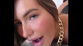 Rubia Nalgona Hermosa