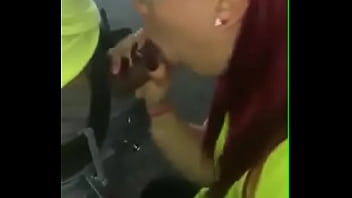 Funcionária Mamando O Chefe No Trabalho Até Sair Leite.